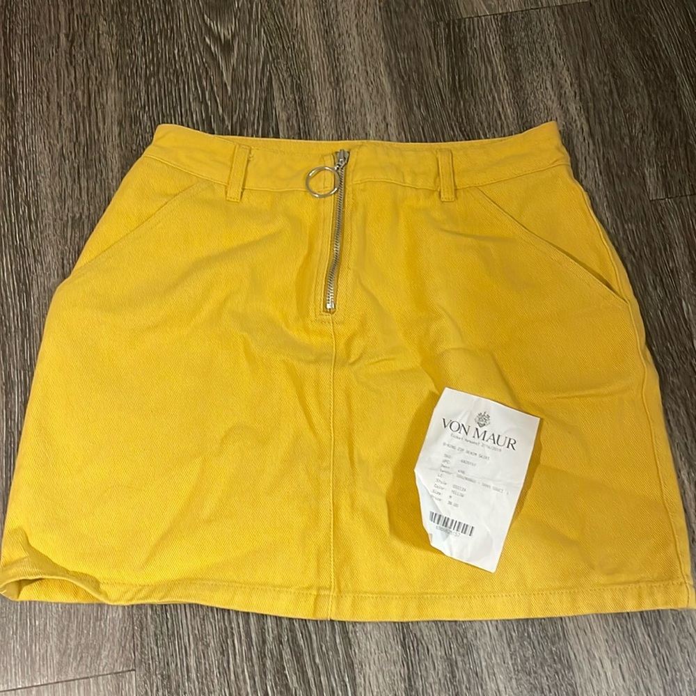 Von Maur Yellow O-Ring Zip Yellow Skirt!